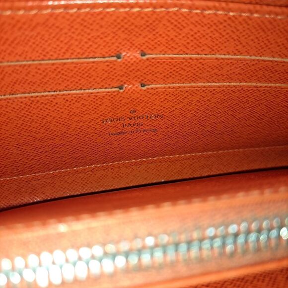 Authentic Louis Vuitton Epi Zippy Wallet with Dust Bag - Picture 14 of 17